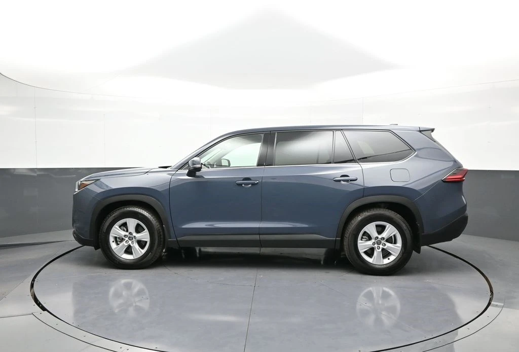 2025 Toyota Highlander - Image 9 of 12