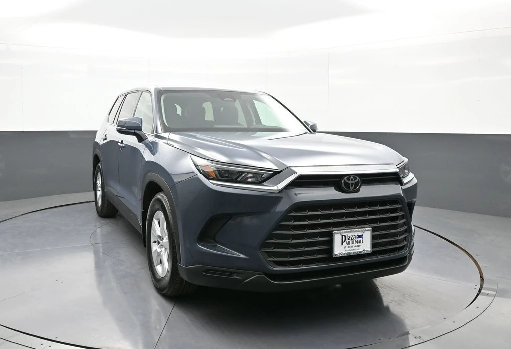 2025 Toyota Highlander - Image 3 of 12