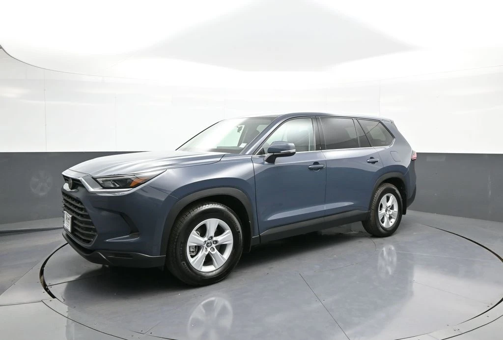 2025 Toyota Highlander - Image 10 of 12