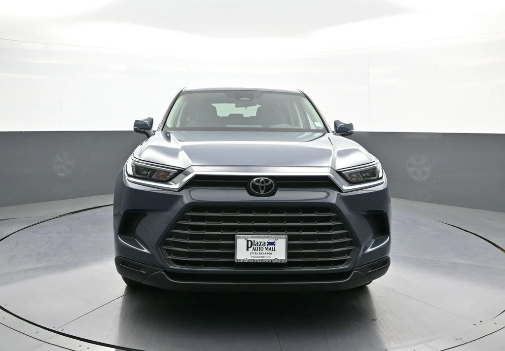 2025 Toyota Highlander - Image 2 of 12