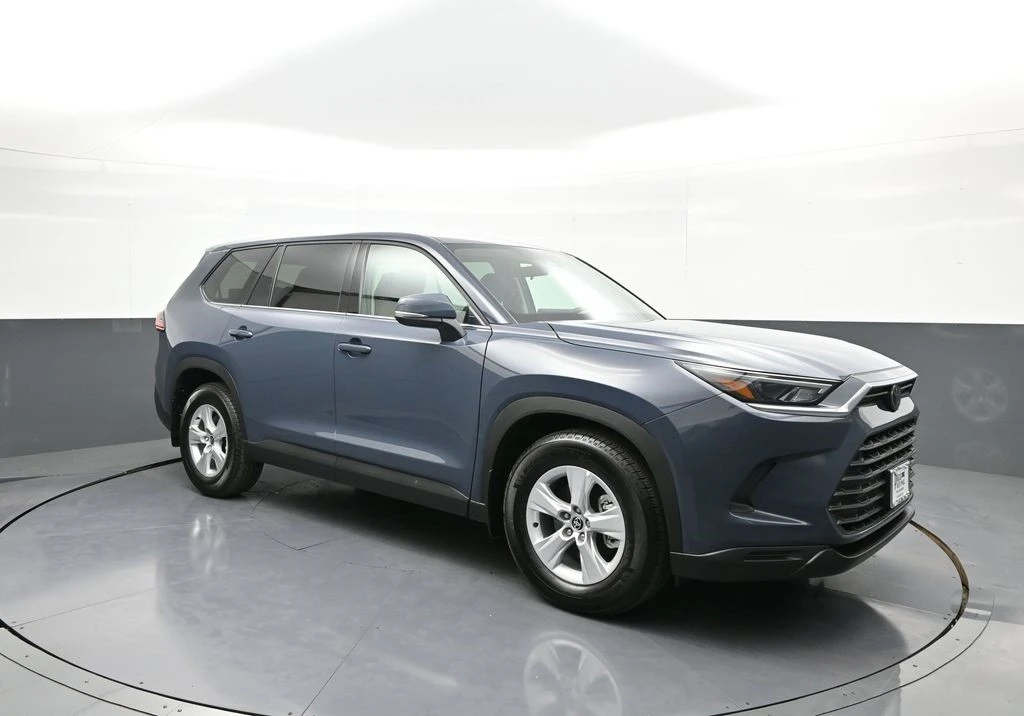 2025 Toyota Highlander - Image 4 of 12