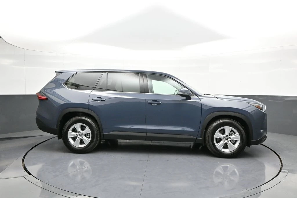 2025 Toyota Highlander - Image 5 of 12