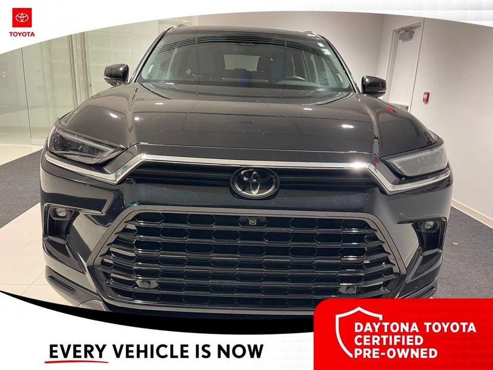 2025 Toyota Highlander - Image 2 of 10