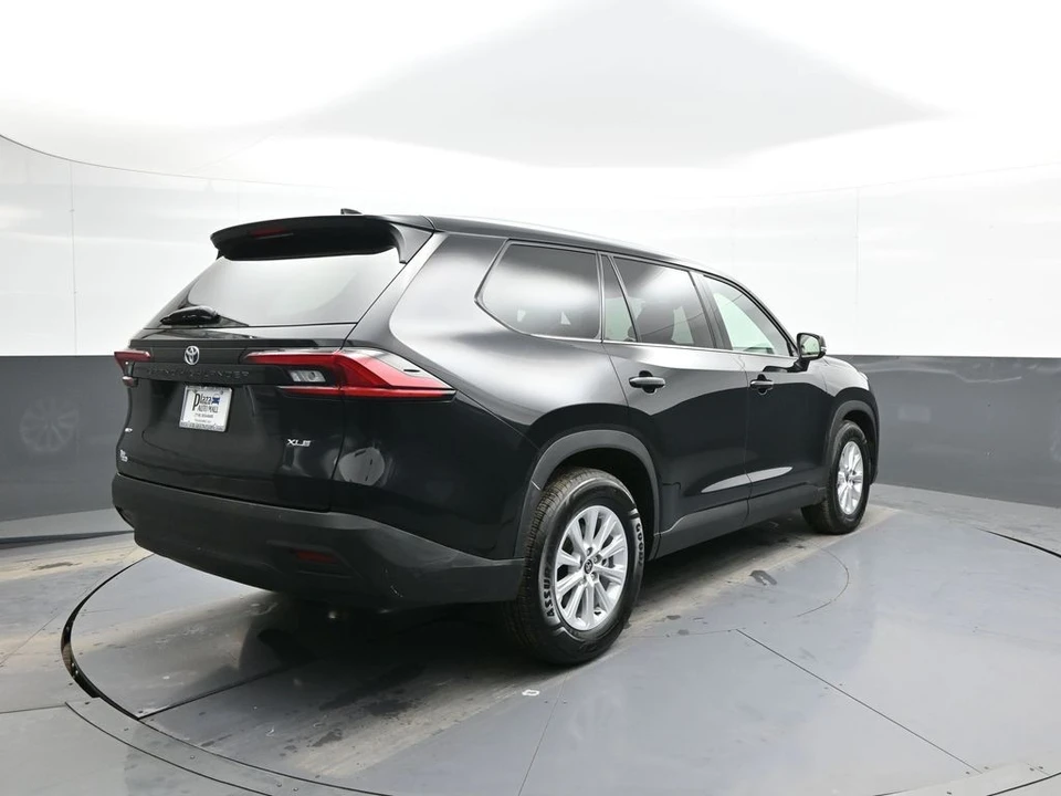 2025 Toyota Highlander - Image 6 of 21