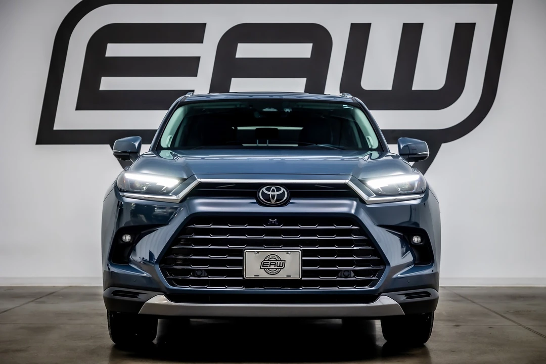 2025 Toyota Highlander - Image 3 of 12
