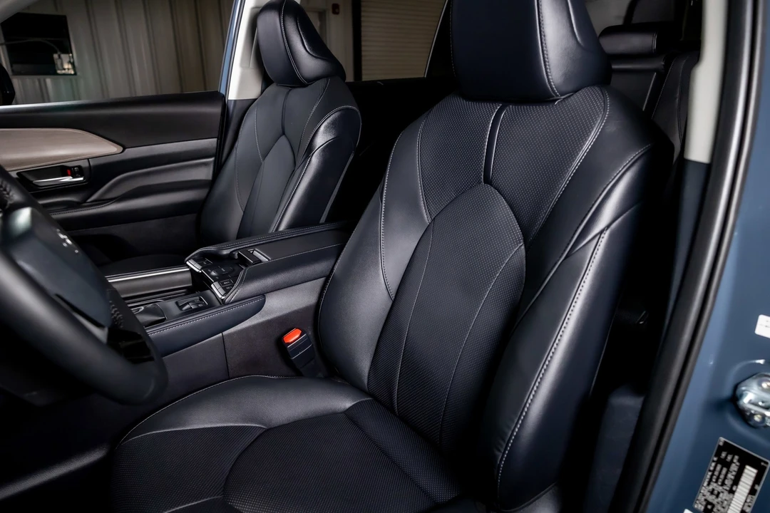 2025 Toyota Highlander - Image 5 of 12