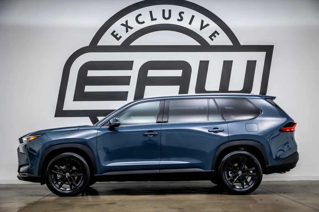 2025 Toyota Highlander - Image 6 of 12
