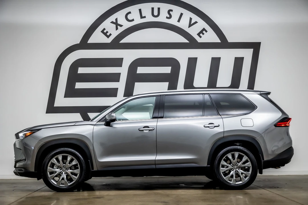 2025 Toyota Highlander - Image 6 of 12