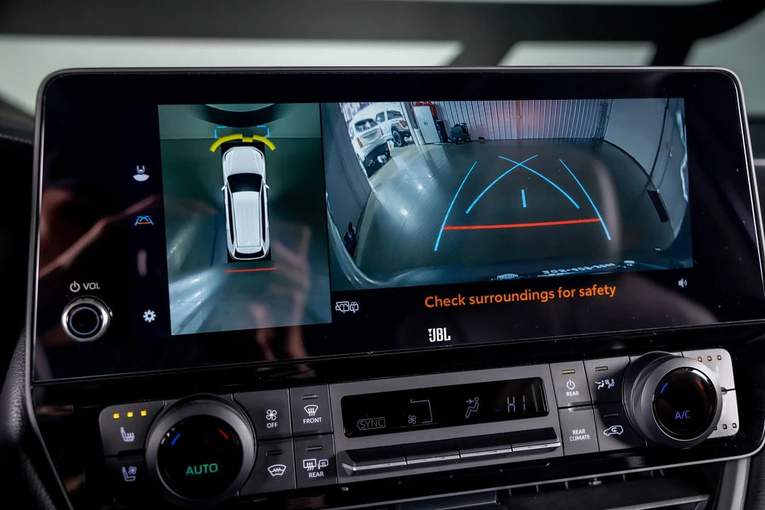 2025 Toyota Highlander - Image 10 of 12