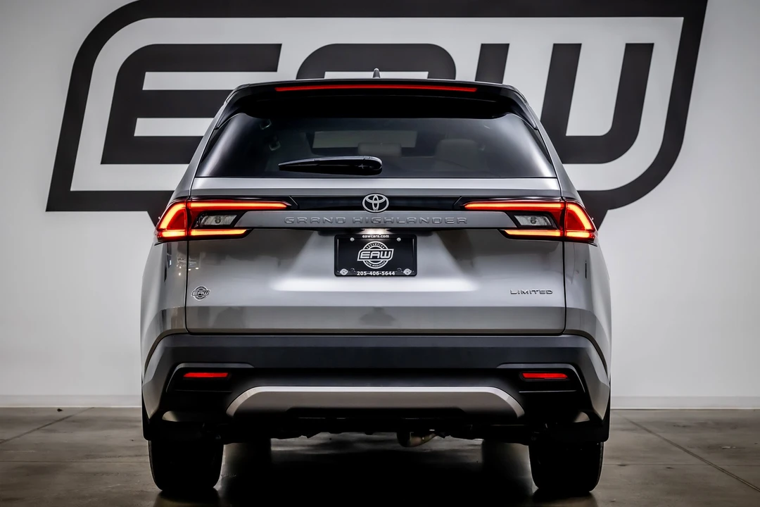 2025 Toyota Highlander - Image 11 of 12
