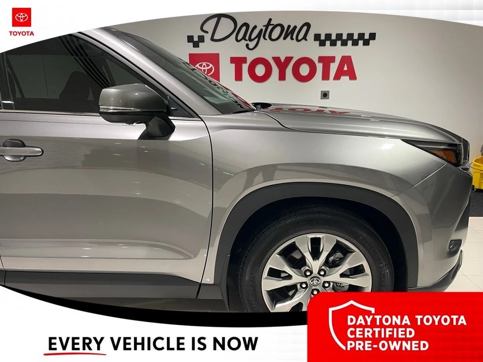 2025 Toyota Highlander - Image 8 of 12