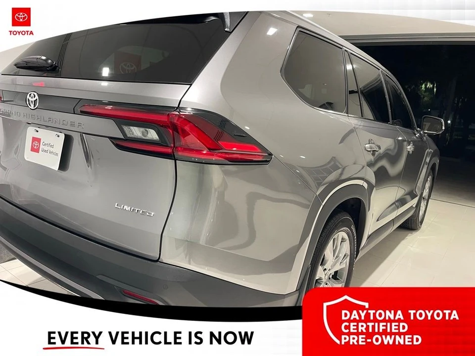 2025 Toyota Highlander - Image 10 of 12