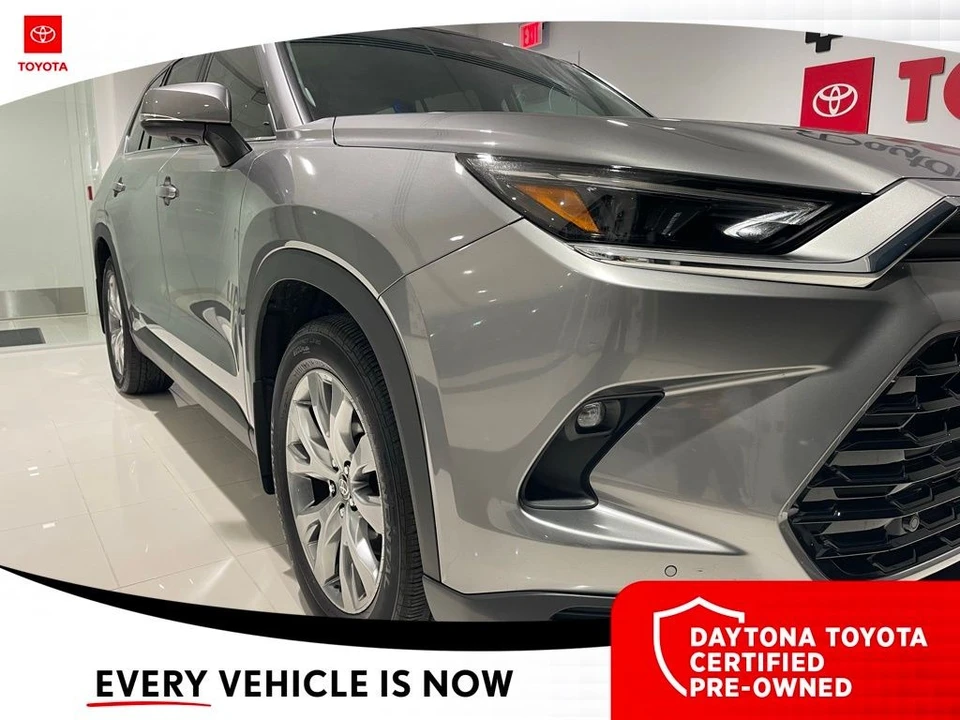 2025 Toyota Highlander - Image 2 of 12