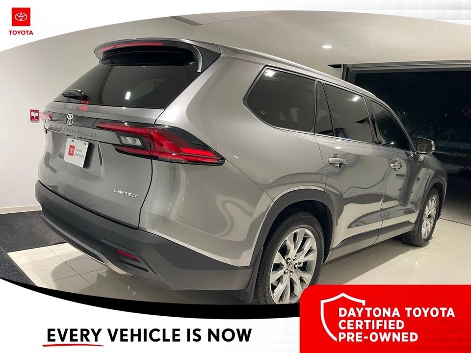 2025 Toyota Highlander - Image 9 of 12