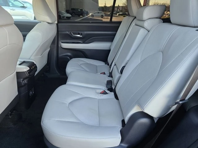 2025 Toyota Highlander - Image 12 of 12