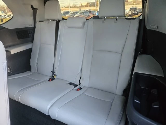 2025 Toyota Highlander - Image 11 of 12