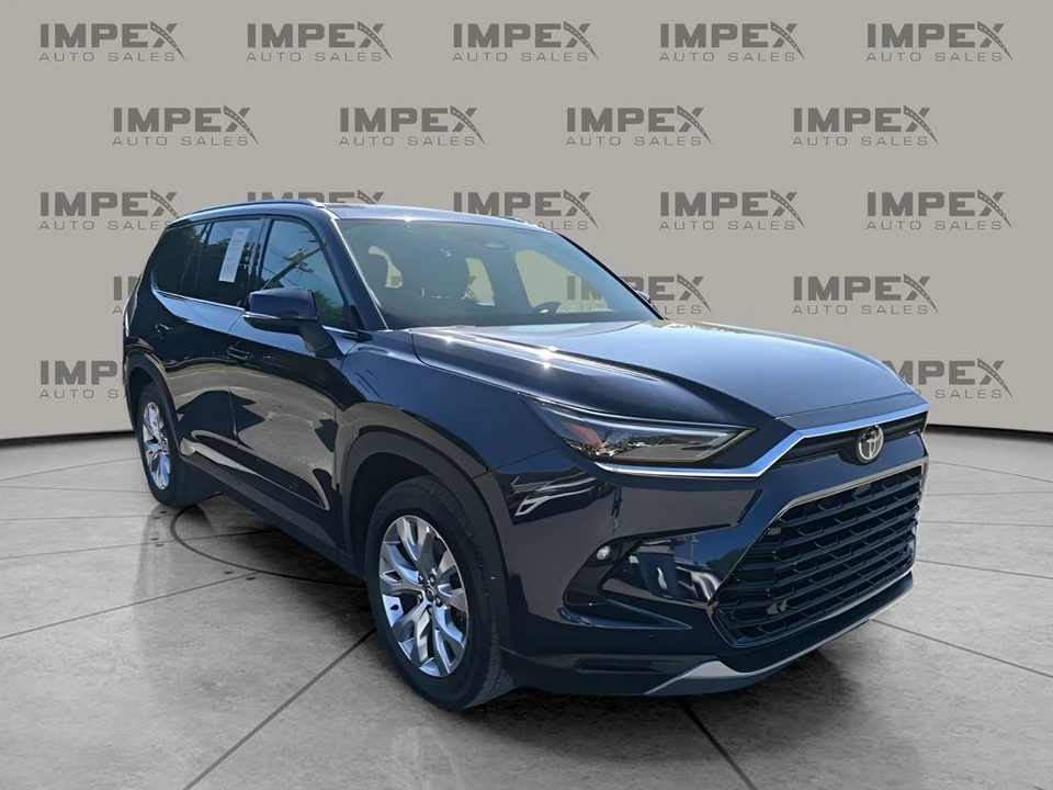 2025 Toyota Highlander - Image 7 of 31