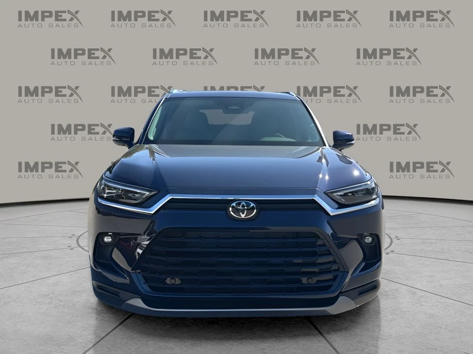 2025 Toyota Highlander - Image 8 of 31