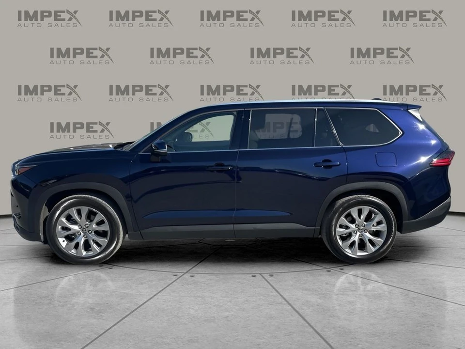 2025 Toyota Highlander - Image 2 of 31