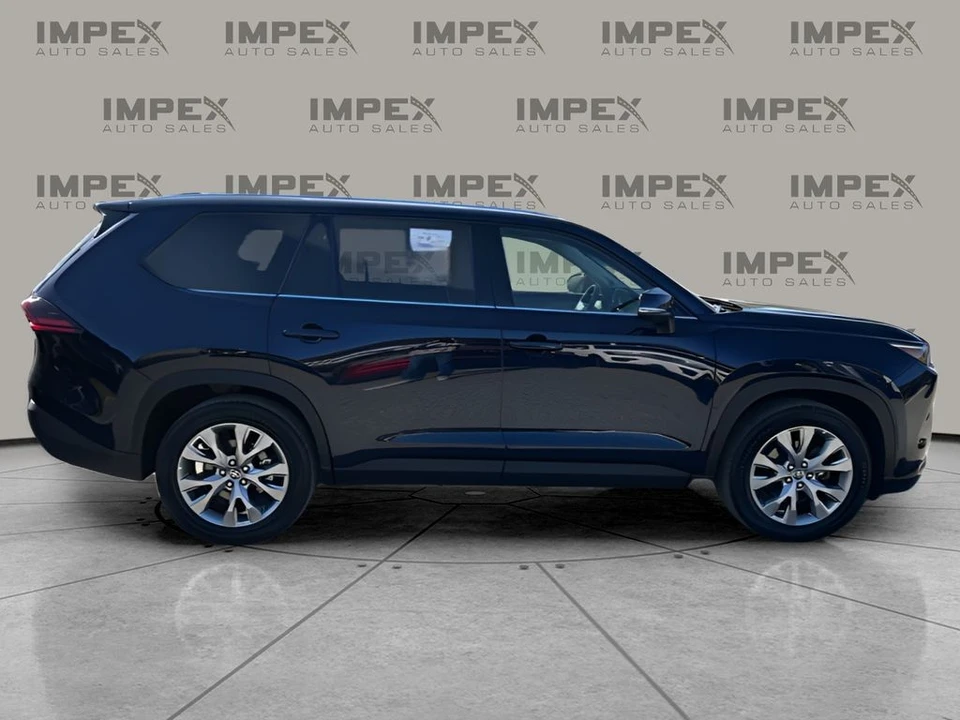 2025 Toyota Highlander - Image 6 of 31