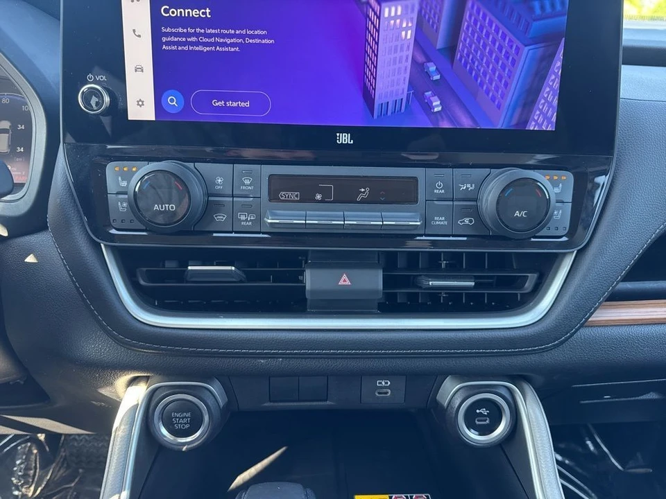 2025 Toyota Highlander - Image 21 of 31