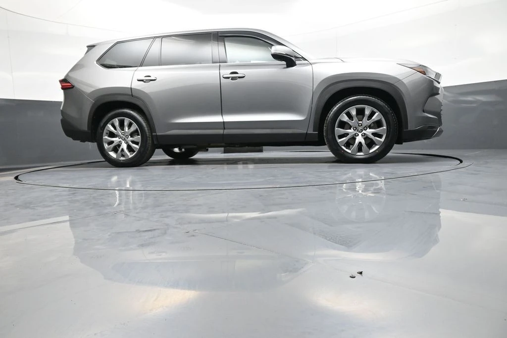 2025 Toyota Highlander - Image 31 of 31