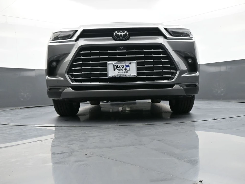2025 Toyota Highlander - Image 29 of 31