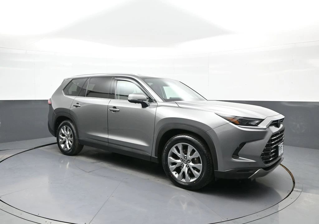 2025 Toyota Highlander - Image 4 of 31