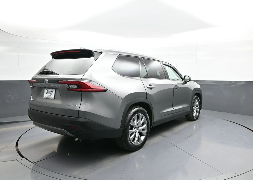 2025 Toyota Highlander - Image 6 of 31