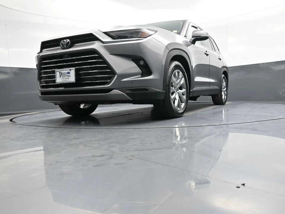 2025 Toyota Highlander - Image 28 of 31