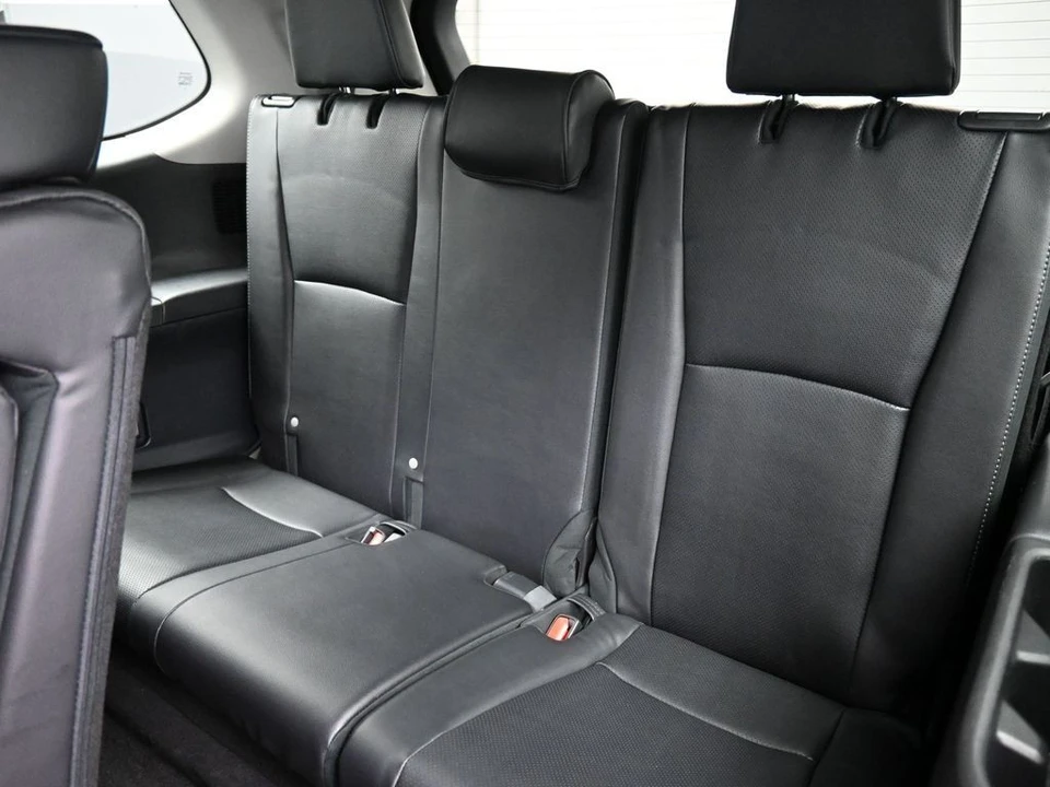 2025 Toyota Highlander - Image 21 of 31