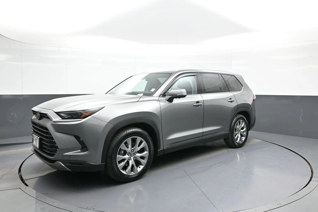 2025 Toyota Highlander - Image 10 of 31