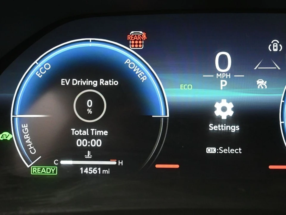 2025 Toyota Highlander - Image 16 of 31