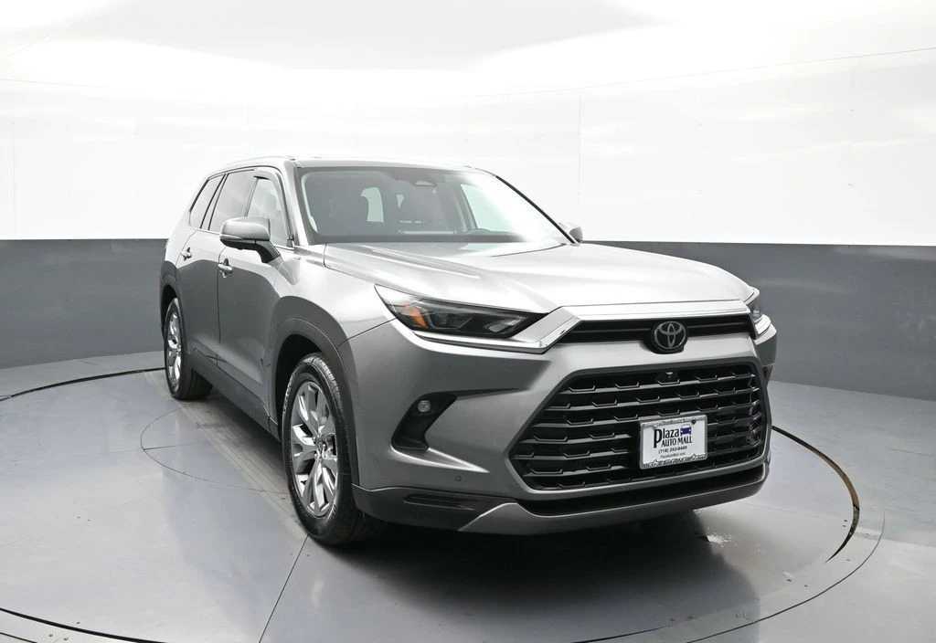 2025 Toyota Highlander - Image 3 of 31