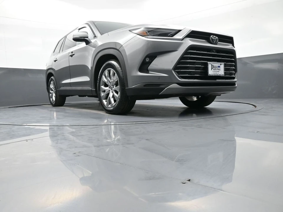 2025 Toyota Highlander - Image 30 of 31