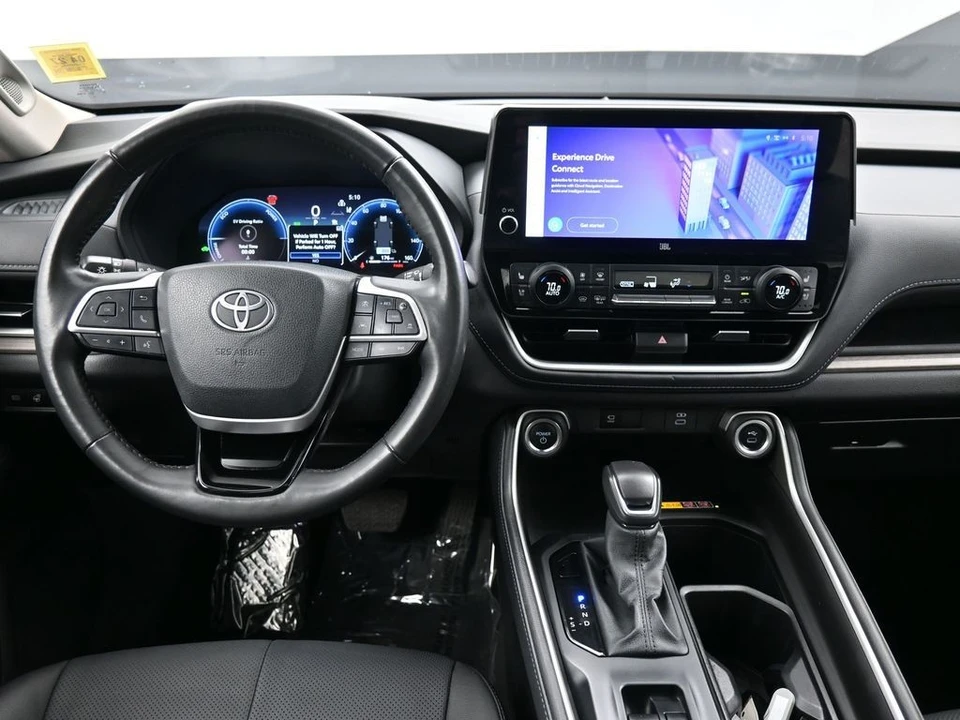 2025 Toyota Highlander - Image 20 of 31