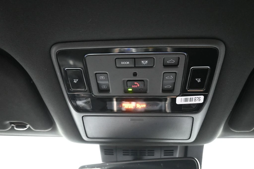 2025 Toyota Highlander - Image 18 of 31