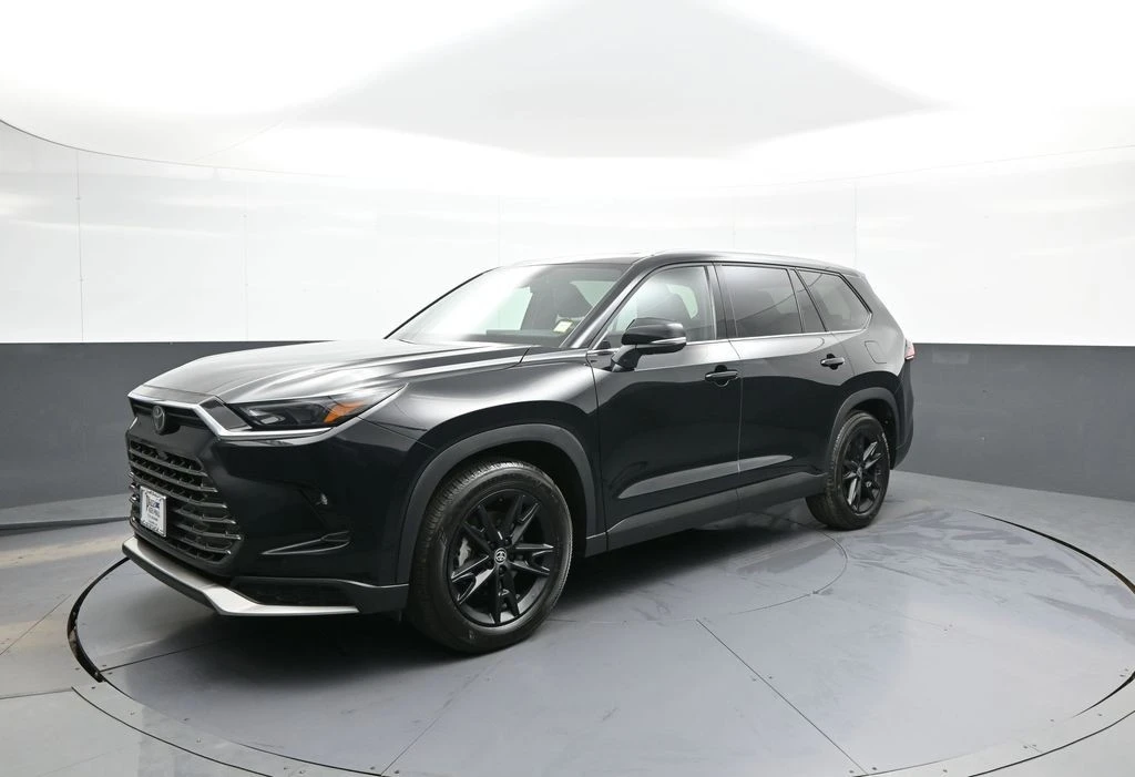 2025 Toyota Highlander - Image 10 of 31