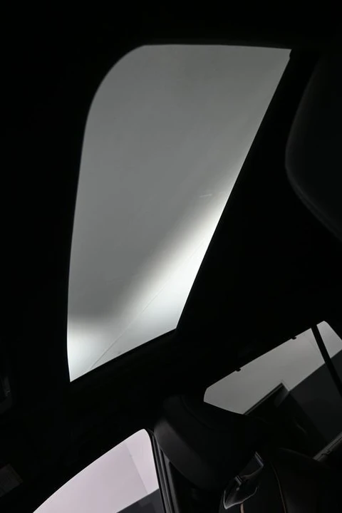 2025 Toyota Highlander - Image 19 of 31