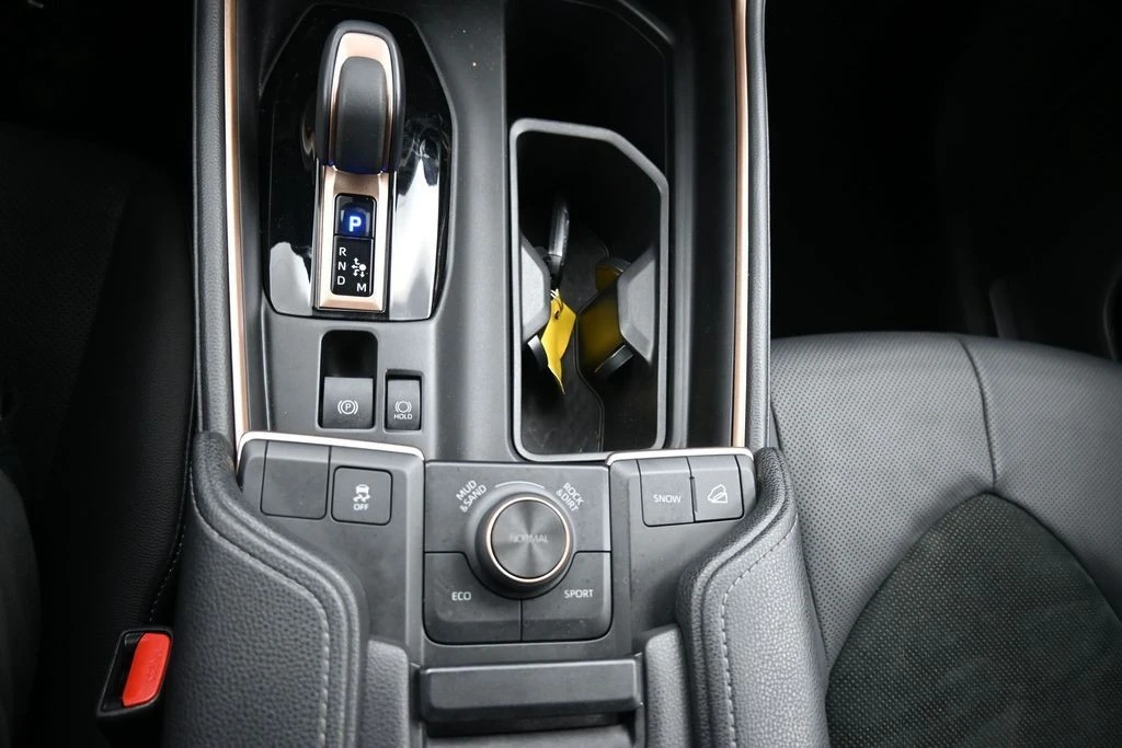 2025 Toyota Highlander - Image 17 of 31