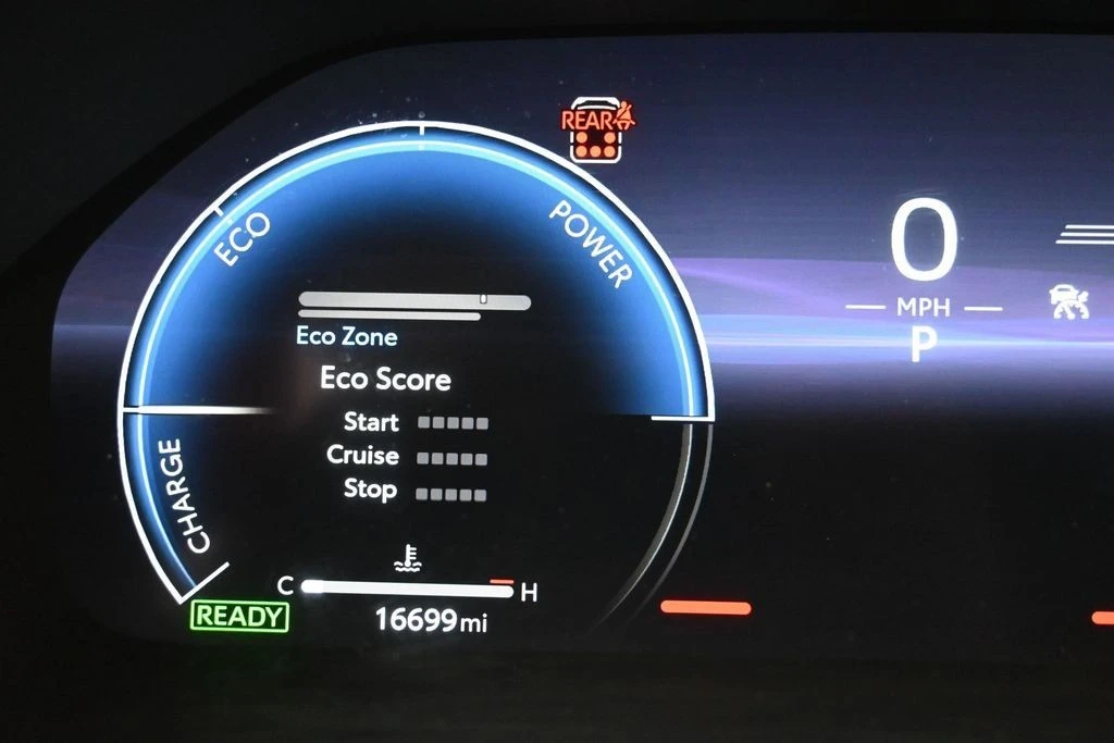 2025 Toyota Highlander - Image 16 of 31