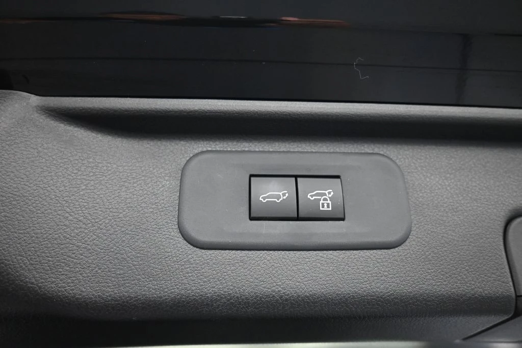 2025 Toyota Highlander - Image 25 of 31