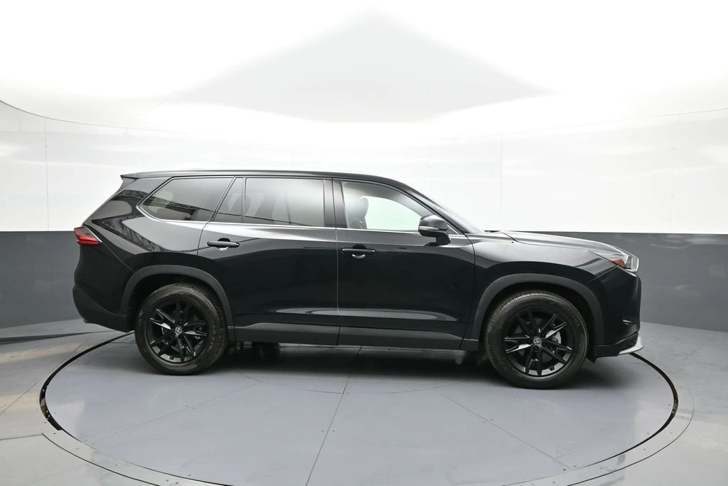 2025 Toyota Highlander - Image 5 of 31