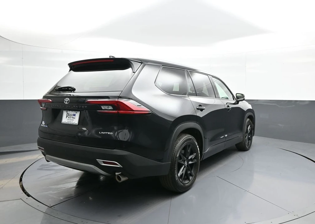 2025 Toyota Highlander - Image 6 of 31