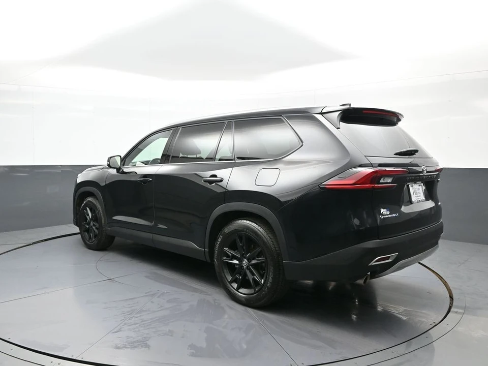 2025 Toyota Highlander - Image 8 of 31