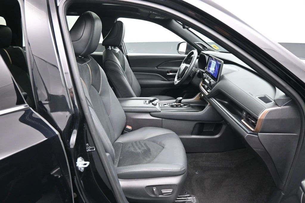 2025 Toyota Highlander - Image 28 of 31