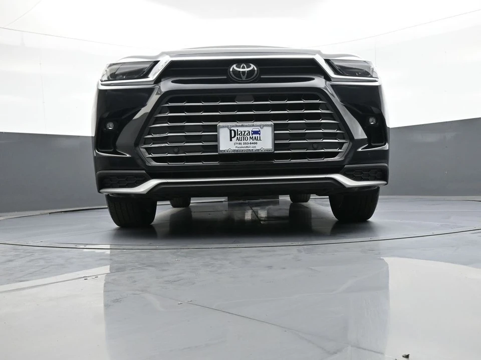 2025 Toyota Highlander - Image 30 of 31