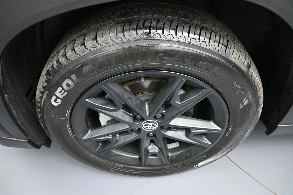 2025 Toyota Highlander - Image 14 of 31