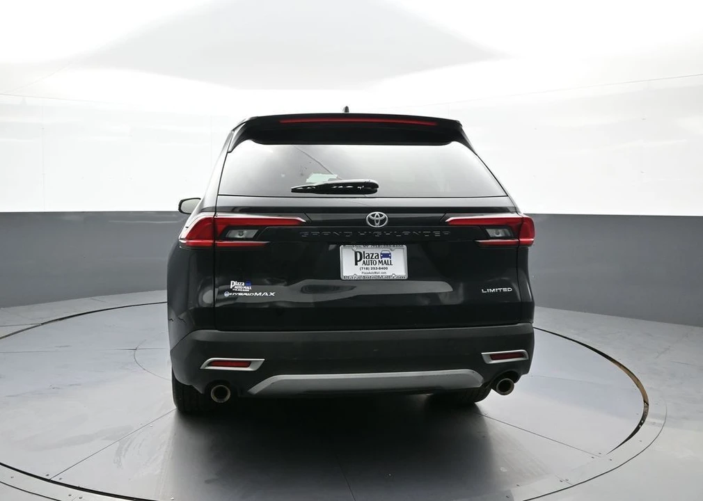 2025 Toyota Highlander - Image 7 of 31