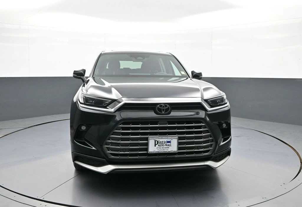 2025 Toyota Highlander - Image 2 of 31